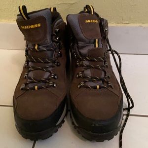 Skechers brown boots 9 size